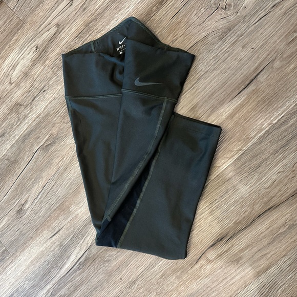 Cropped Nike Spandex - Picture 6 of 6